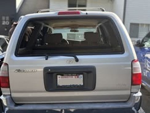 Used 2000 Toyota 4Runner 2WD image 2