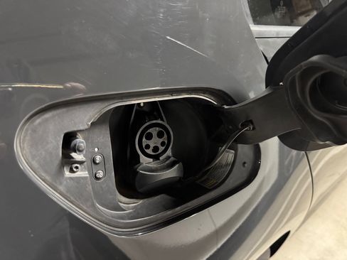 Used 2019 Volkswagen e-Golf SEL Premium image 19