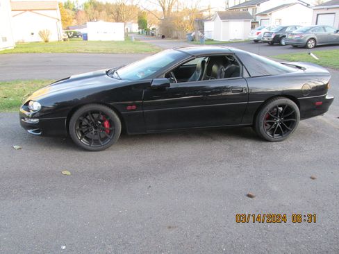 Used 2000 Chevrolet Camaro Z28 w/ SS Performance/Appearance Pkg image 1