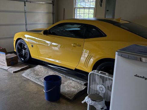 Used 2012 Chevrolet Camaro SS w/ Transformers 3 Edition RWD image 5