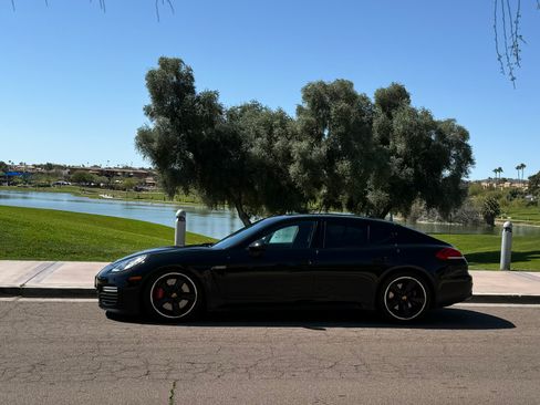 Used 2016 Porsche Panamera Turbo image 4