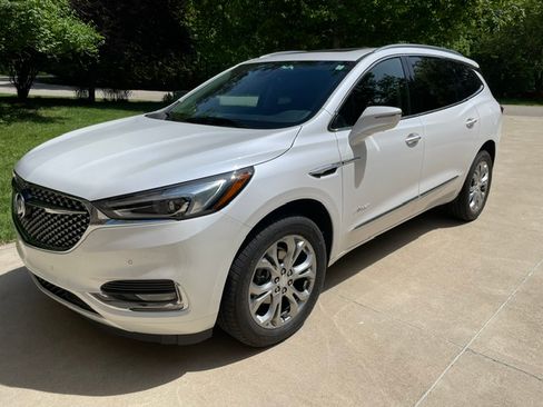 Used 2021 Buick Enclave Avenir w/ Avenir Technology Package FWD image 4