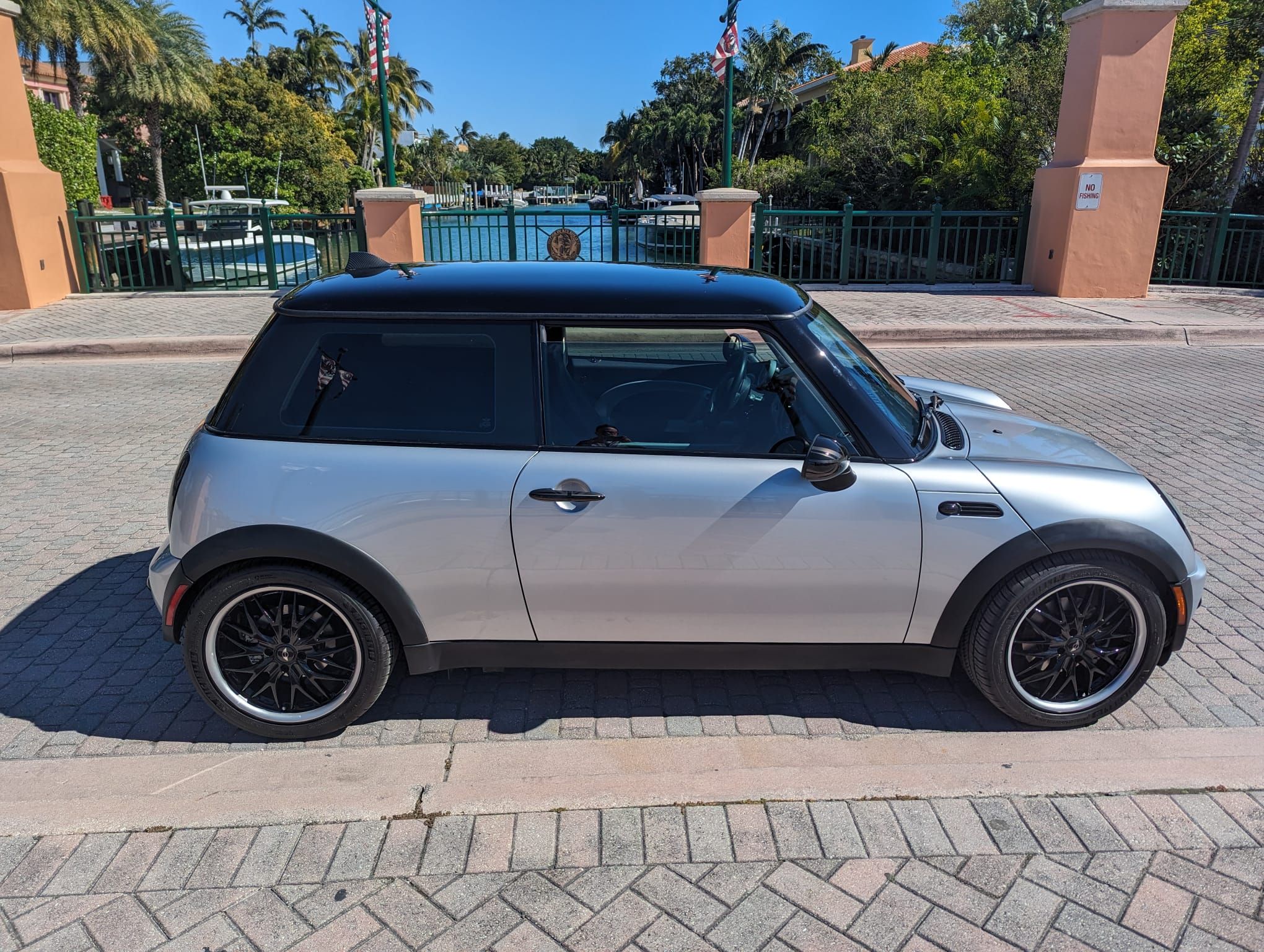 Used 2004 MINI Cooper Hardtop FWD image 2