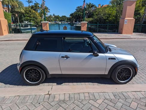Used 2004 MINI Cooper Hardtop image 2