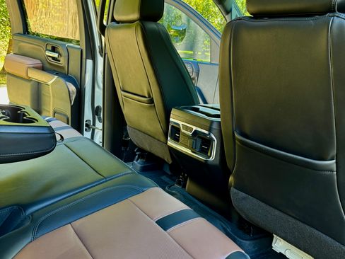 Used 2021 Chevrolet Silverado 3500 High Country image 18