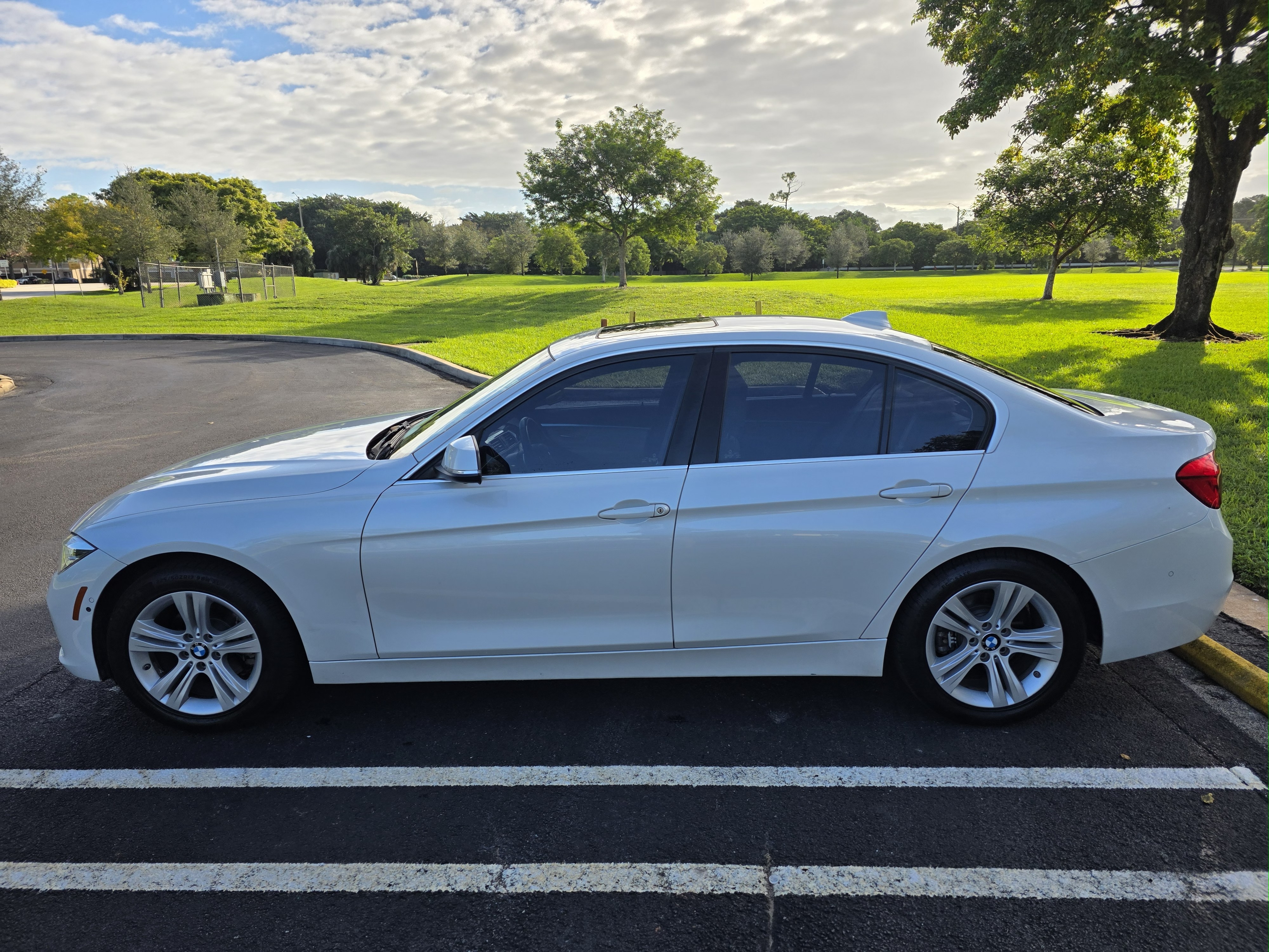 Used 2018 BMW 330i Sedan RWD image 4