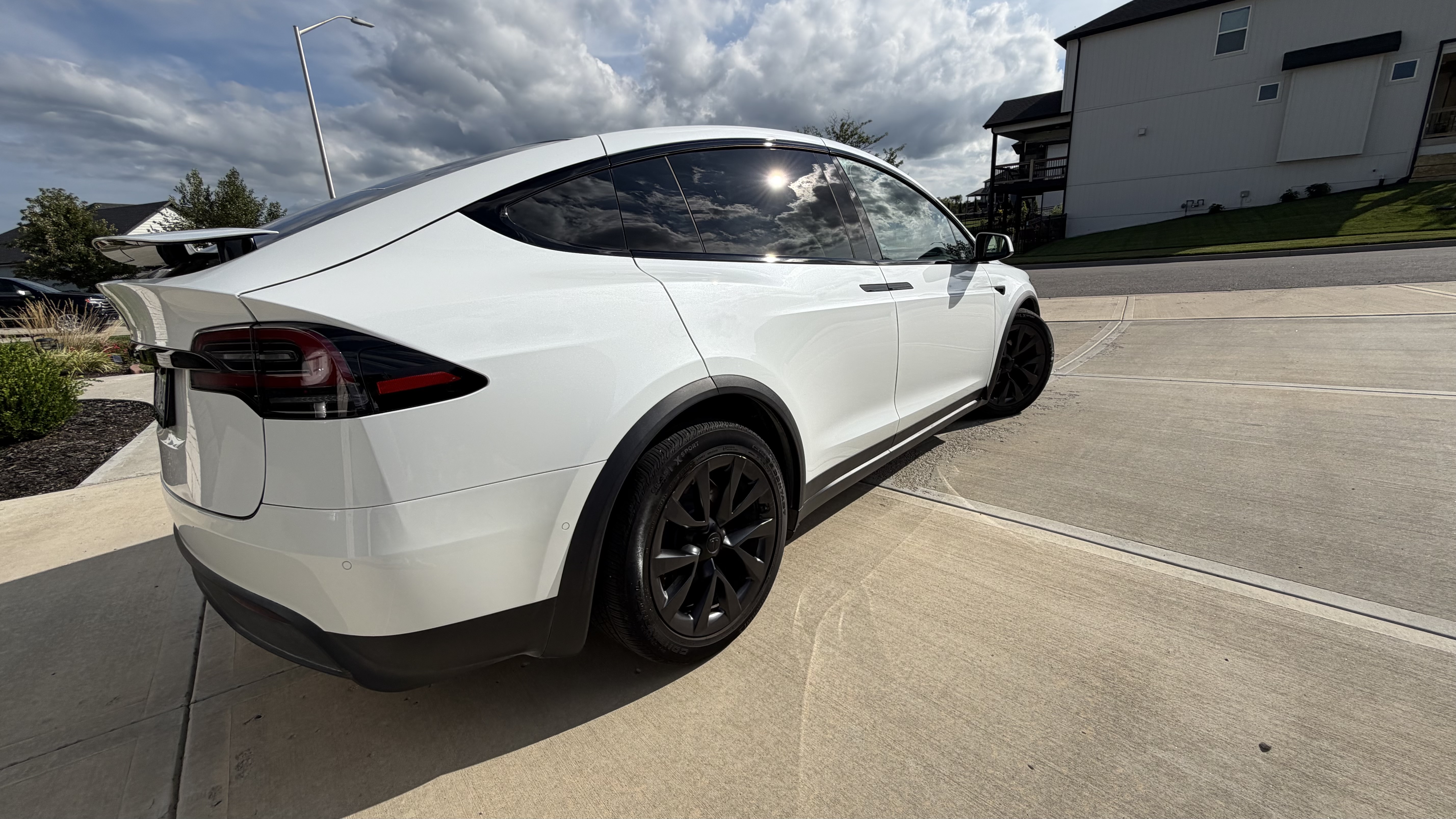Used 2022 Tesla Model X AWD/4WD image 2