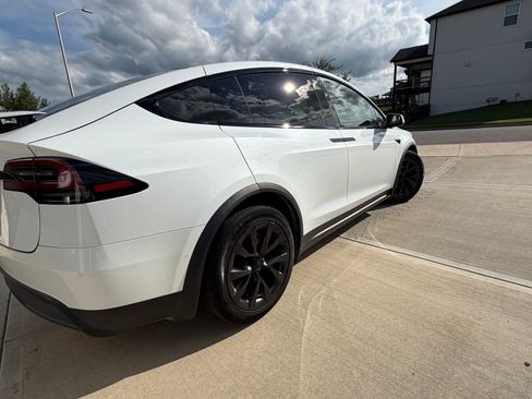 Used 2022 Tesla Model X AWD/4WD image 2