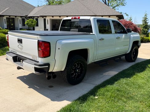 Used 2015 Chevrolet Silverado 1500 LTZ Z71 w/ LTZ Plus Package AWD/4WD image 9