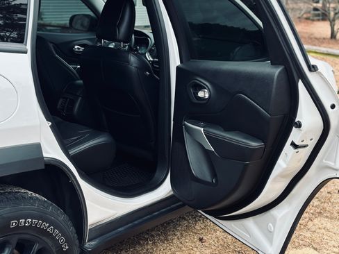 Used 2022 Jeep Cherokee Latitude w/ Sun & Sound Group image 23