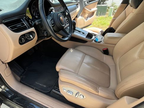 Used 2023 Porsche Macan Turbo AWD/4WD image 13