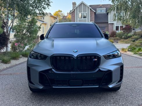 Used 2025 BMW X5 M60i w/ Executive Package image 2