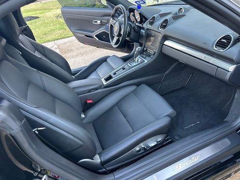 Used 2024 Porsche 718 Boxster image 12