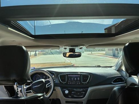 Used 2019 Chrysler Pacifica Limited image 19