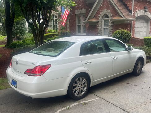 Used 2006 Toyota Avalon Limited FWD image 3
