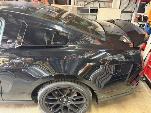 Used 2010 Ford Mustang Shelby GT500 image 4