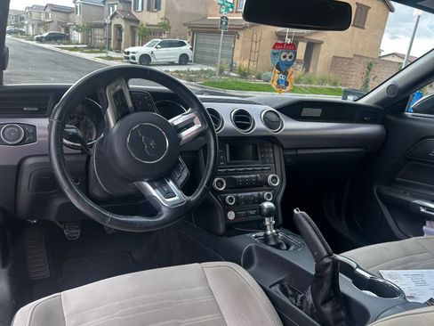 Used 2016 Ford Mustang Coupe image 9