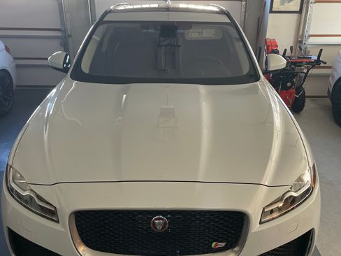 Used 2019 Jaguar F-PACE S image 2
