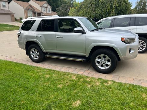 Used 2014 Toyota 4Runner SR5 image 1