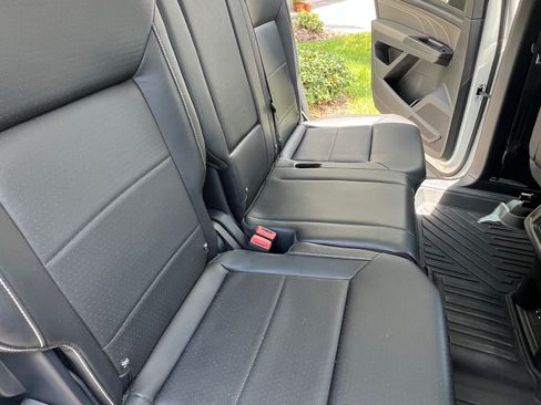 Used 2022 Volkswagen Atlas SE w/ Panoramic Sunroof Package FWD image 17