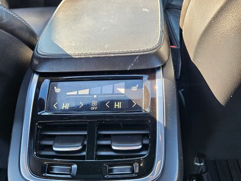 Used 2017 Volvo XC90 T8 Inscription w/ Luxury Package image 18