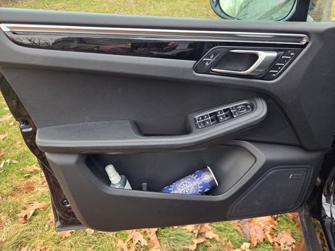 Used 2024 Porsche Macan image 13