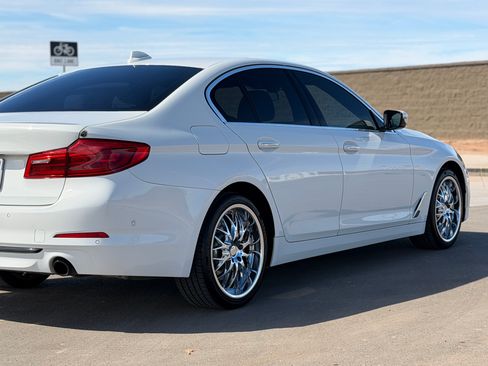 Used 2017 BMW 530i image 2