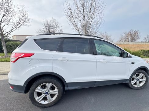 Used 2016 Ford Escape SE w/ Equipment Group 201A image 3