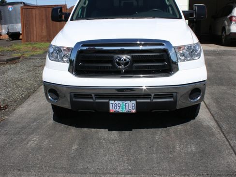 Used 2011 Toyota Tundra 4x4 Double Cab w/ SR5 Pkg image 4