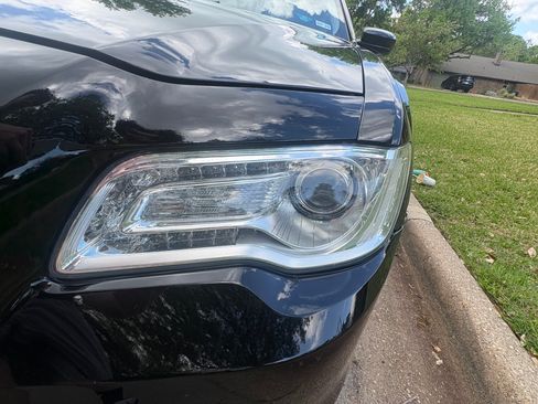 Used 2015 Chrysler 300 Limited image 11