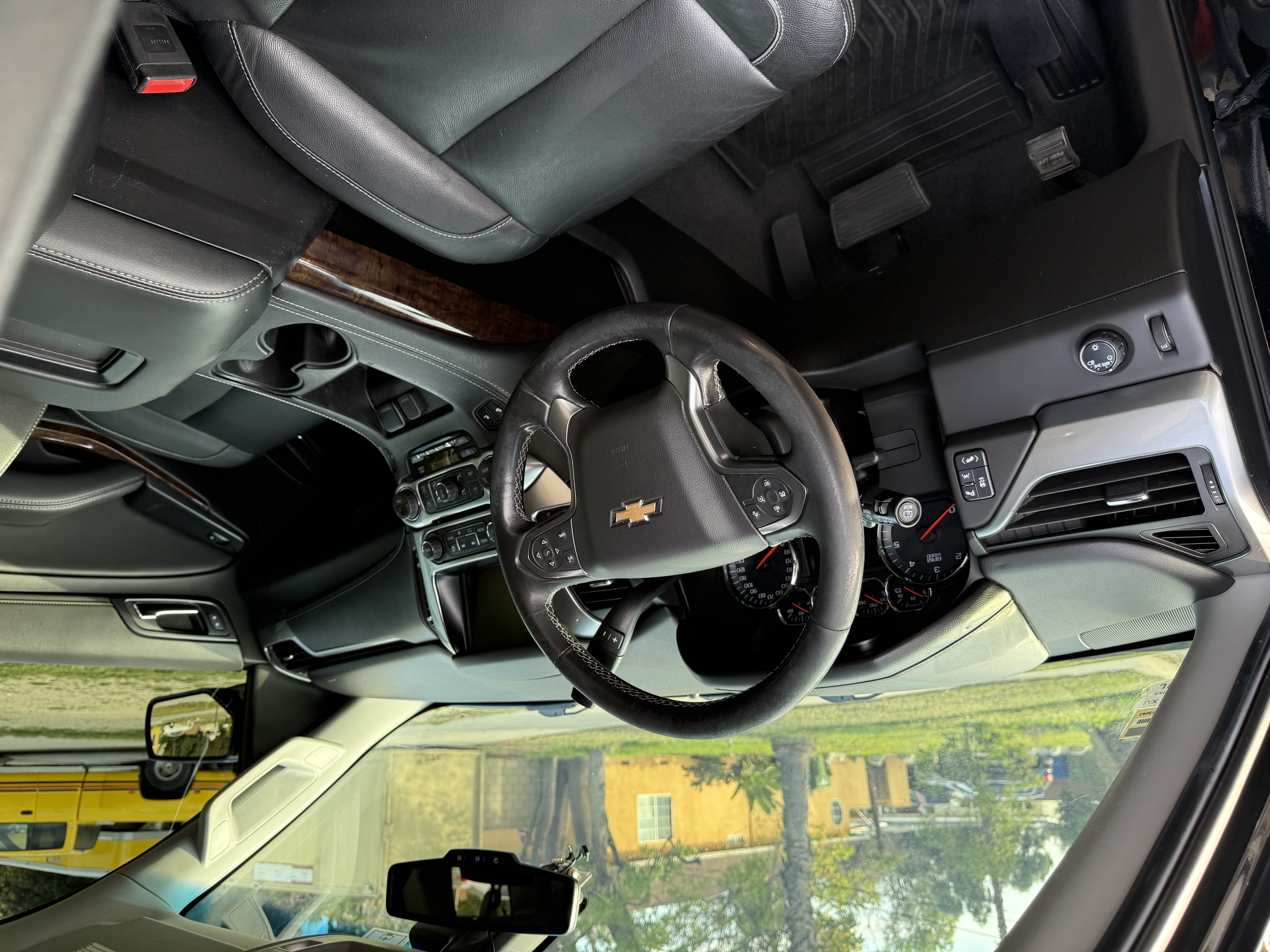 Used 2019 Chevrolet Suburban LT RWD image 6