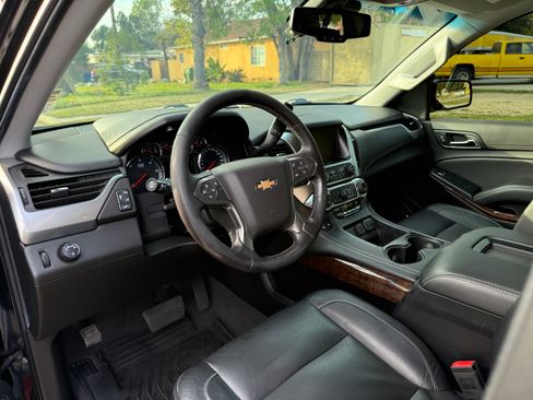 Used 2019 Chevrolet Suburban LT image 6