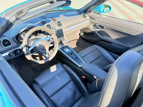 Used 2017 Porsche 718 Boxster image 10