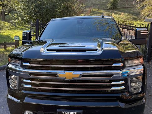 Used 2022 Chevrolet Silverado 2500 High Country w/ Z71 Off-Road Package image 4