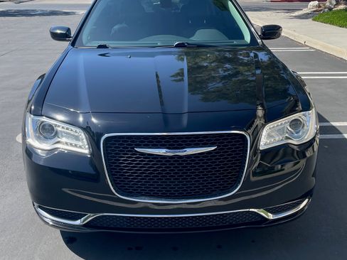 Used 2015 Chrysler 300 Limited image 1