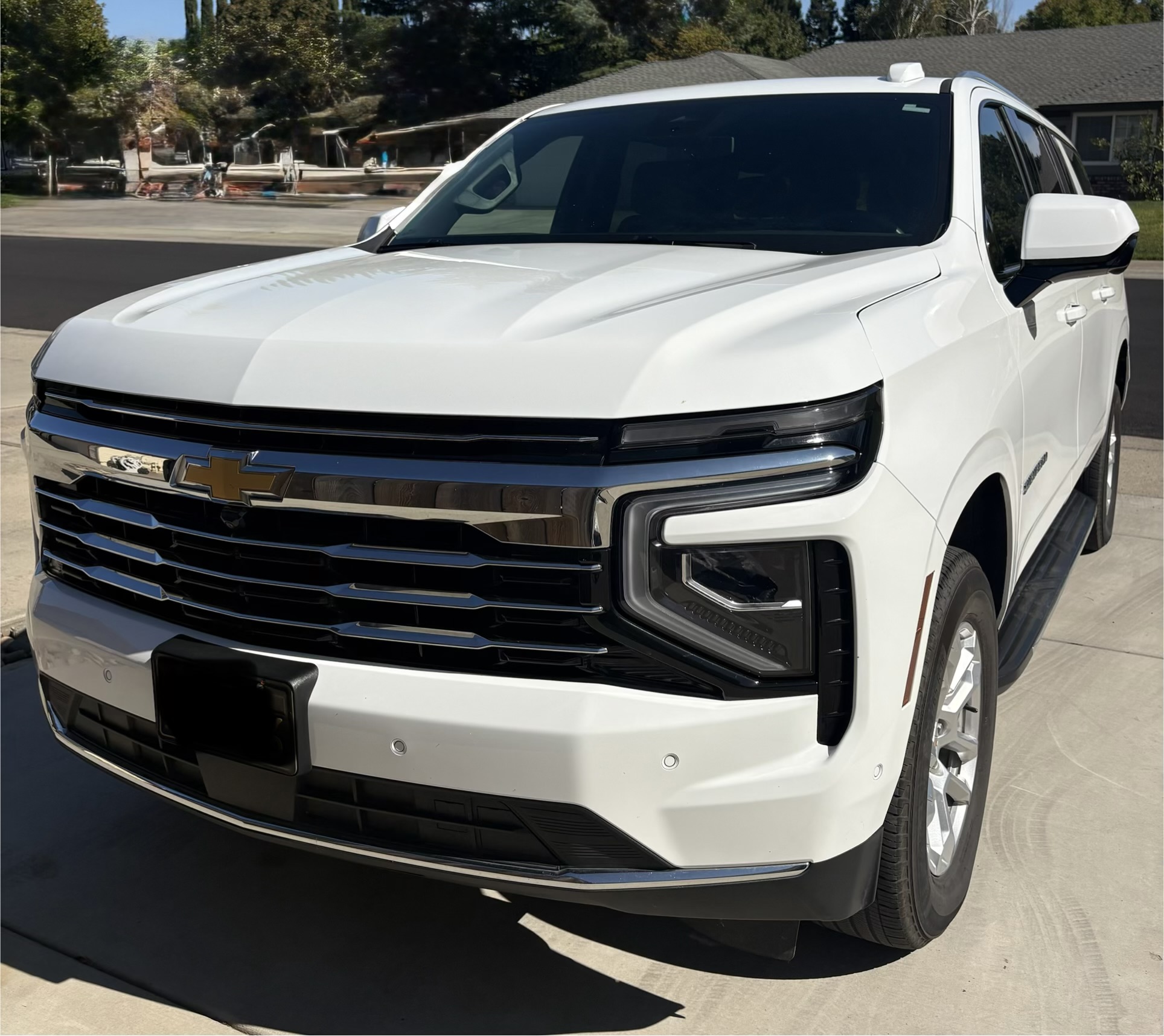 Used 2025 Chevrolet Suburban LT AWD/4WD image 1