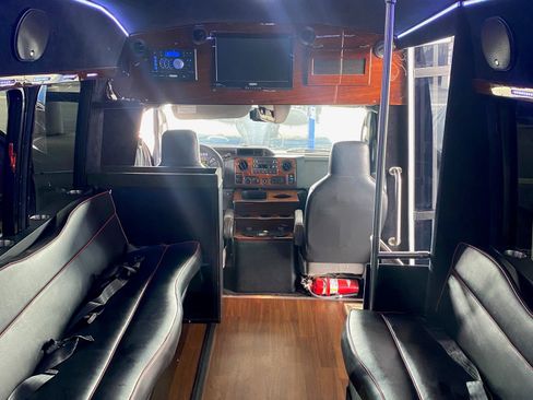 Used 2013 Ford E-350 and Econoline 350 Super Duty w/ Shuttle Bus Prep Pkg image 4