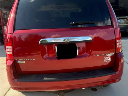 Used 2010 Chrysler Town & Country LX w/ PWR Convenience Group FWD image 2