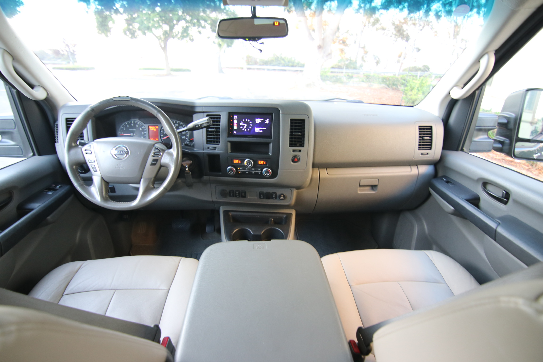 Used 2013 Nissan NV 3500 SL w/ Technology Pkg RWD image 13