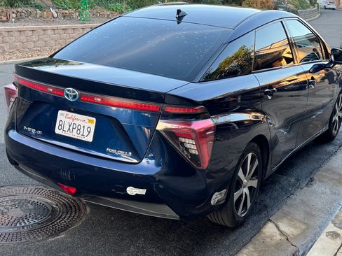 Used 2017 Toyota Mirai image 13