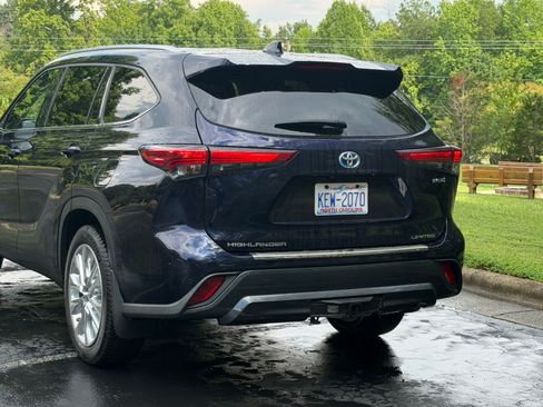 Used 2023 Toyota Highlander Limited AWD/4WD image 4