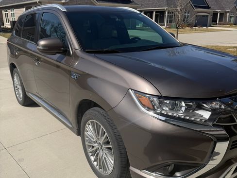 Used 2022 Mitsubishi Outlander SEL image 1