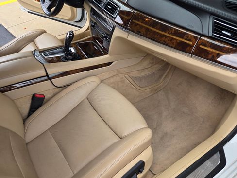 Used 2015 BMW 750i xDrive w/ M Sport Edition image 14