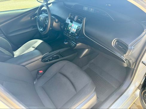 Used 2021 Toyota Prius LE w/ Carpet Mat Package (TMS) image 6