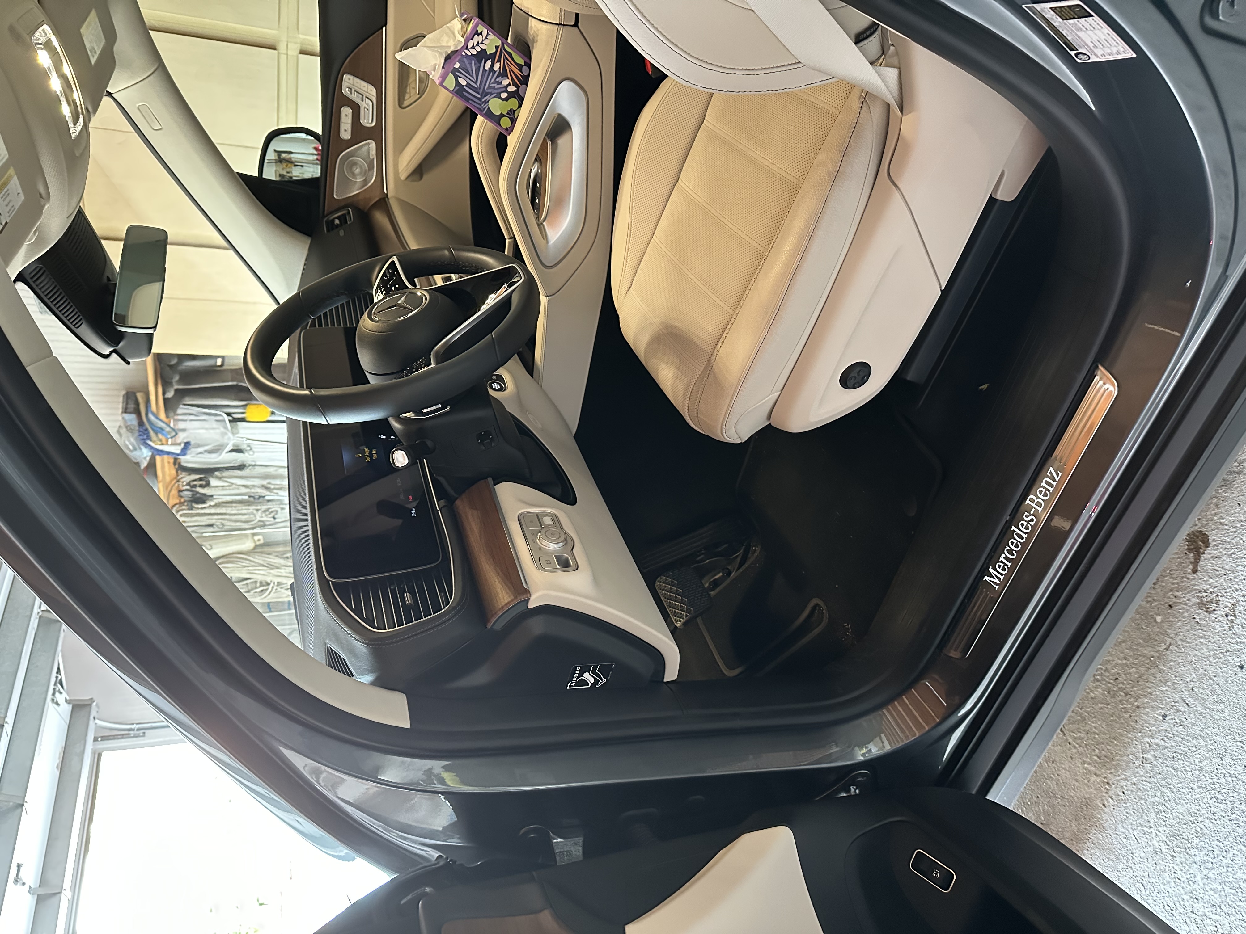 Used 2024 Mercedes-Benz GLS 450 4MATIC image 9