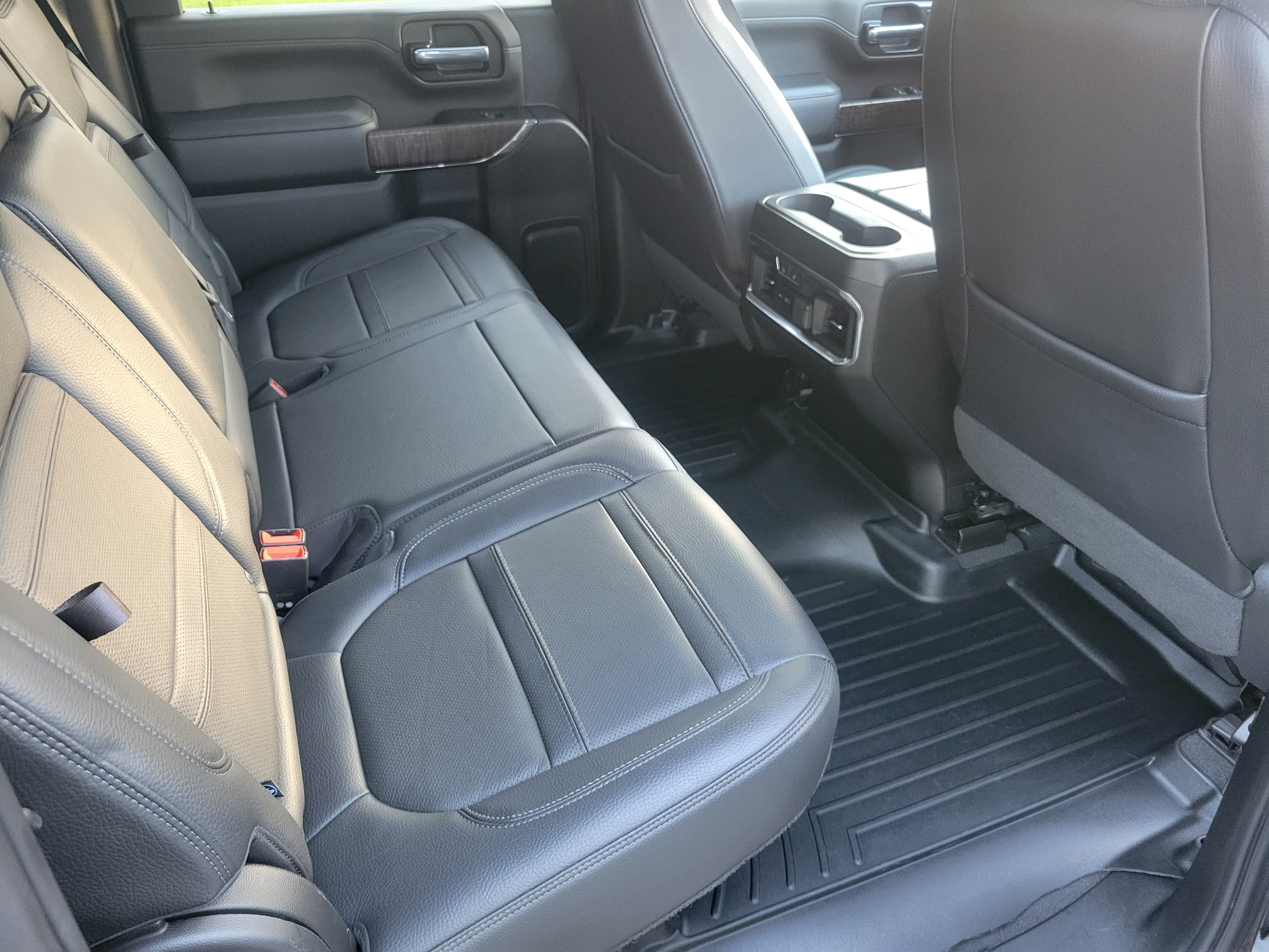 Used 2023 GMC Sierra 2500 Denali w/ Denali Black Diamond Edition AWD/4WD image 16