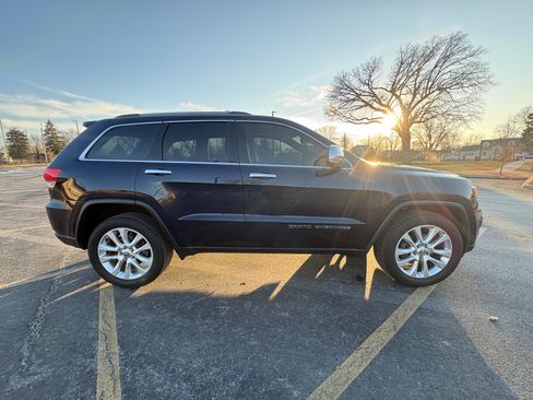 Used 2017 Jeep Grand Cherokee Limited image 2