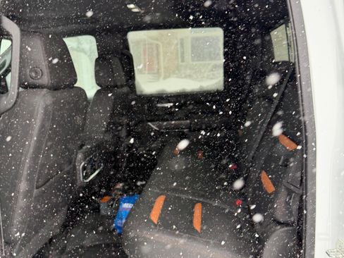 Used 2023 GMC Sierra 2500 AT4 w/ AT4 Premium Plus Package image 9