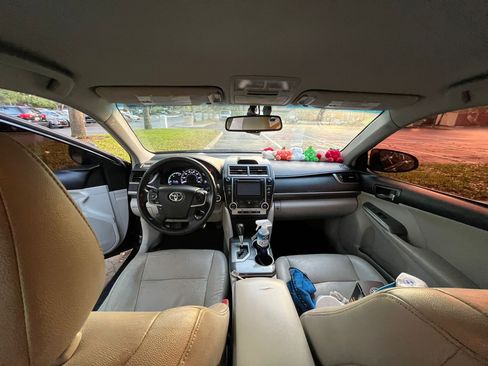 Used 2014 Toyota Camry XLE image 2