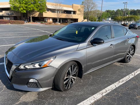 Used 2019 Nissan Altima 2.5 SR w/ SR Premium Package image 2